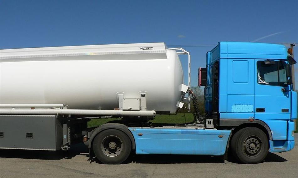 2015-4-28-1048cisternová souprava (5)a.jpg